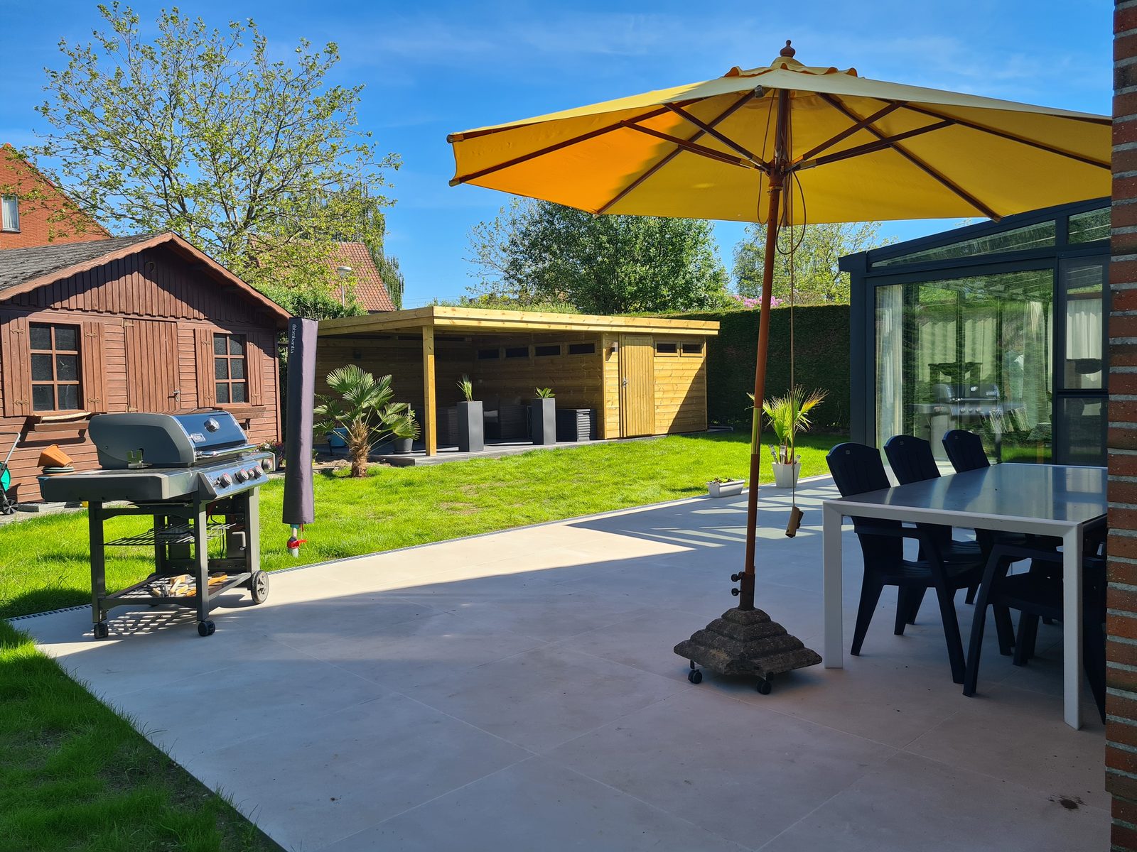 Tuinrealisatie door Jardim — terras en beplanting